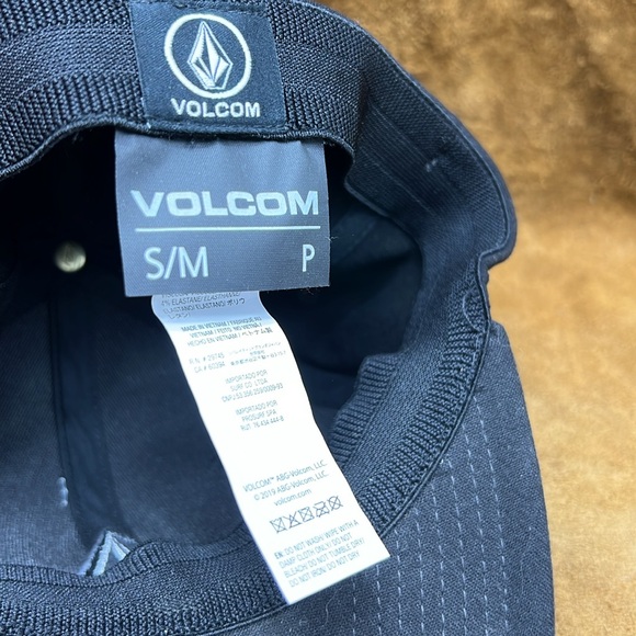 Volcom Fitted Baseball Cap - Picture 8 of 8
